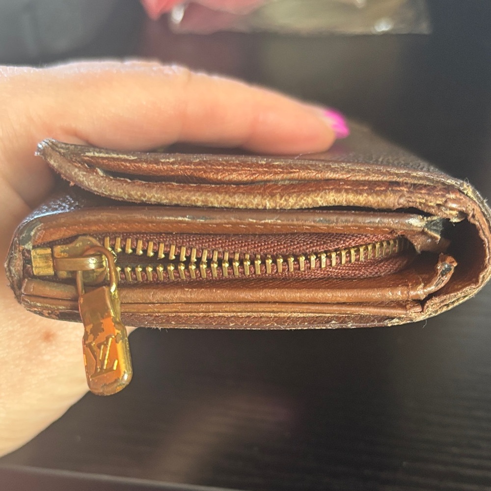Louis Vuitton Brown and Gold Monogram Clutch - Picture 3 of 14